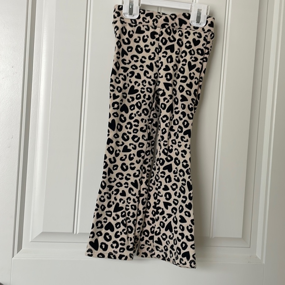 Adorable leopard print flare leggings like new! size 4